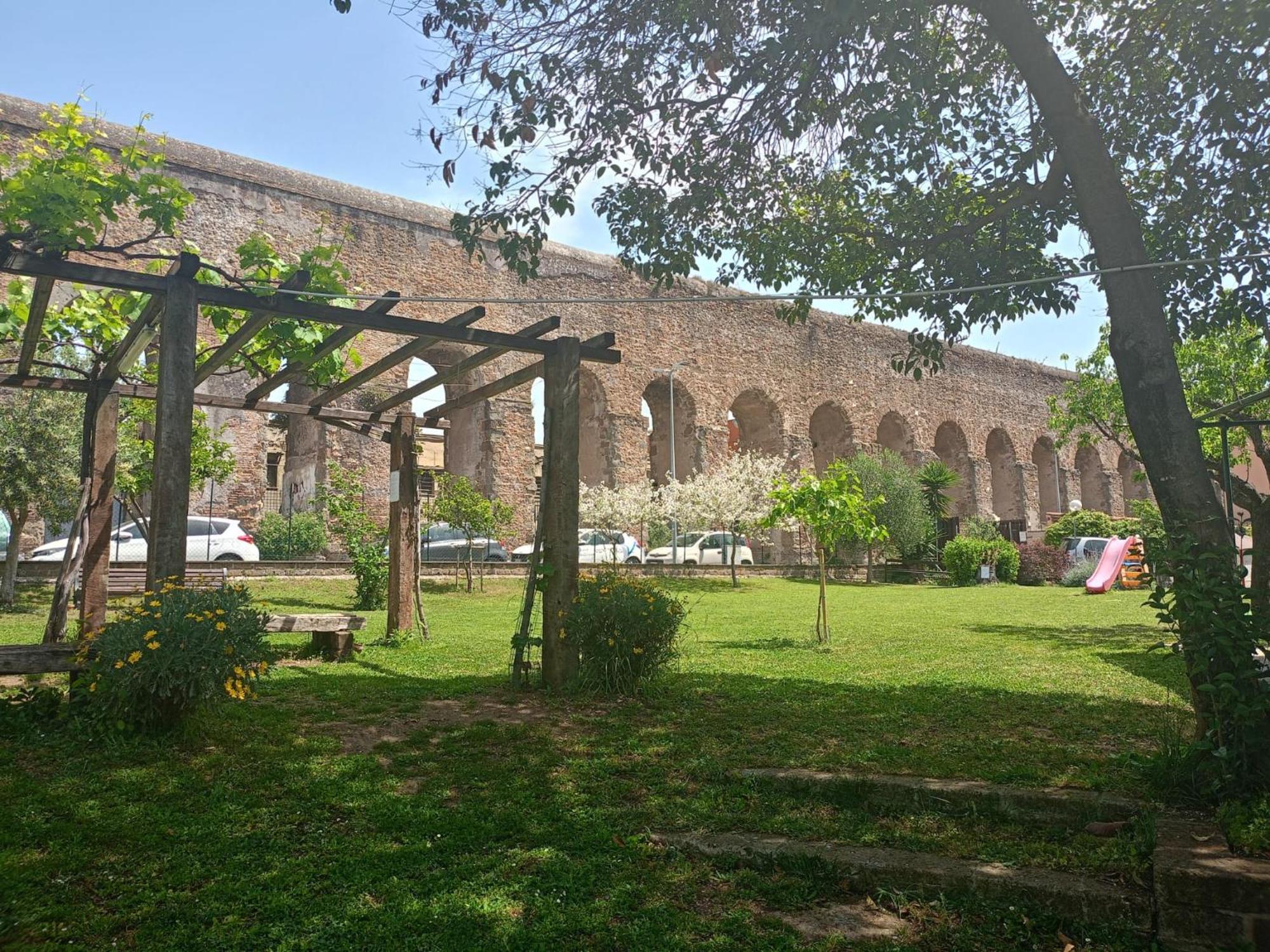 Two-room Apt. Under The Aqueduct's Arch In Pigneto * Roma